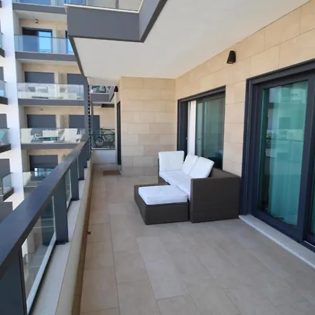 Apartment T1 Da Rocha / Rocha Prime B5 *